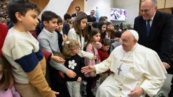 2024.12.21 Ojciec Święty podczas świątecznego spotkania z pracownikami Watykanu