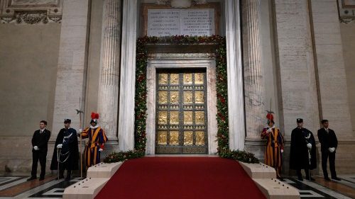 Jubileusz: jak przebiega zamknięcie Drzwi Świętych w Bazylice św. Piotra