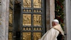 2024.12.24 Papież otworzył Drzwi Święte 