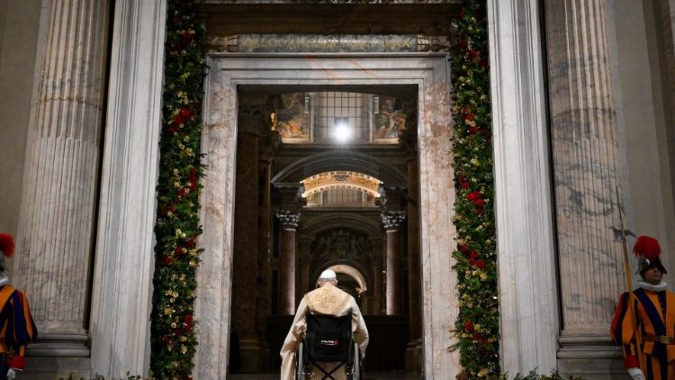 Papież Franciszek tuż po otwarciu Drzwi Świętych w Bazylice św. Piotra