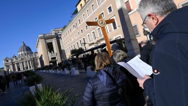Pilgernd unterwegs zur Heiligen Pforte im Petersdom