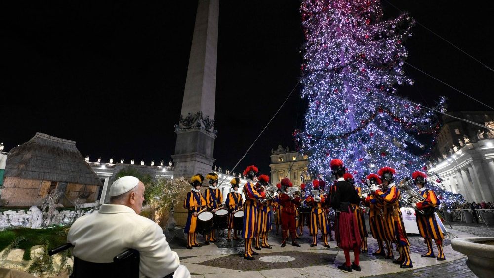 Францішак наведаў батлейку на ватыканскай плошчы