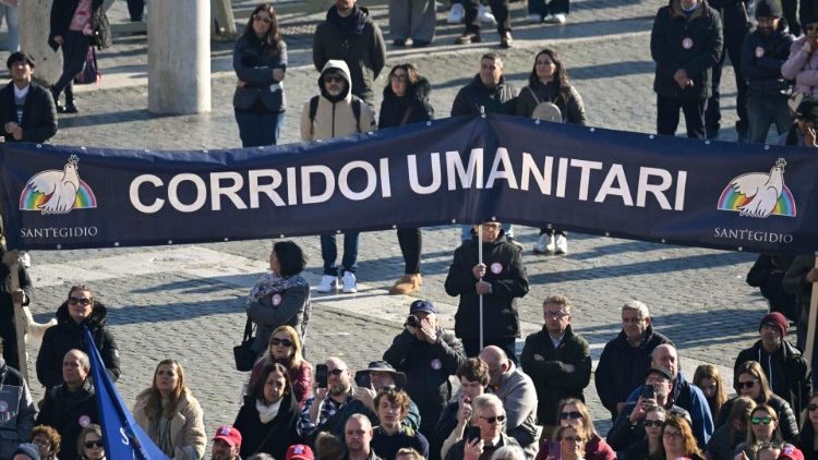 Waamini katika uwanja wa Mtakatifu Petro