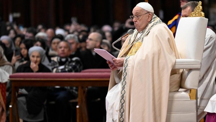 Il Papa mentre pronuncia l'omelia