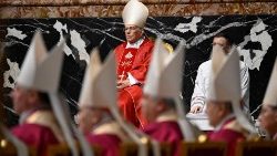 Giovanni Battista Re, kardinolų kolegijos dekanas