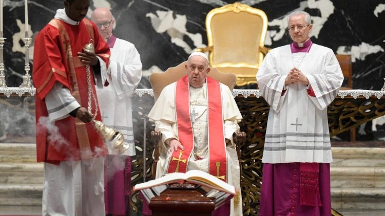 مراسم تشييع الكاردينال أماتو في البازيليك الفاتيكانية
