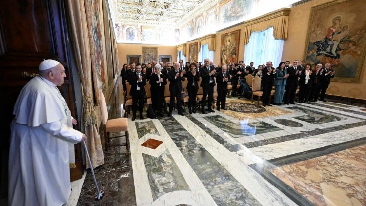 Knights of Maltaவின் Catanzaro நகர் சகோதரத்துவக் கூட்டமைப்பின் அங்கத்தினர்களுடன் திருத்தந்தை