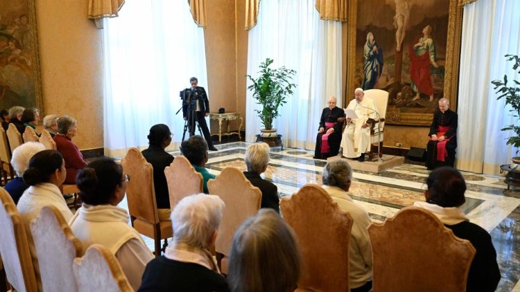 Il Papa riceve le partecipanti al XV Capitolo Generale dell’Unione Santa Caterina da Siena delle Missionarie della Scuola