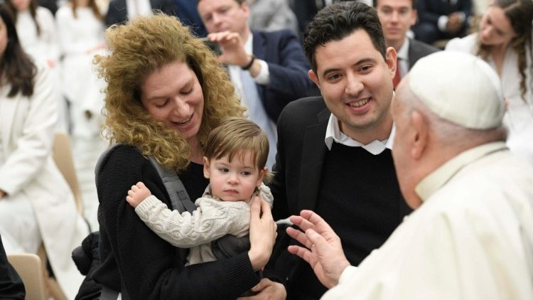 A pápa a hívek körében a szerdai általános kihallgatáson