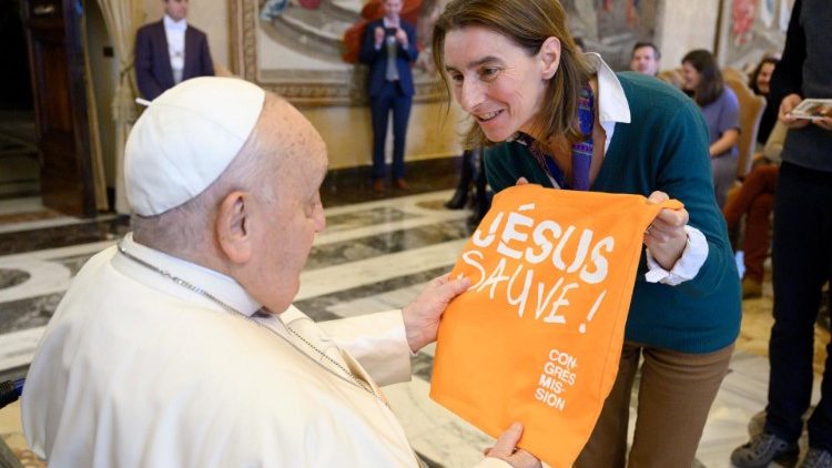 Pope Francis in anothet moment of his meeting the delegation of Congrès Mission