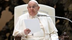 Paavi yleisaudienssissa: Lasten ei tule käydä töissä, vaan koulussa