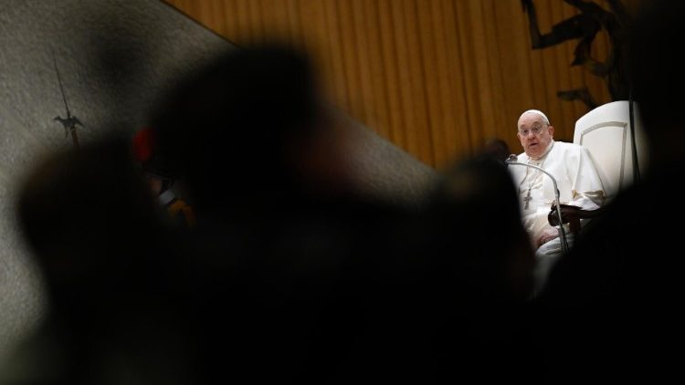 Il Papa all'udienza generale in Aula Paolo VI