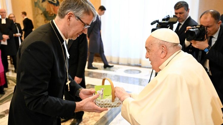 Der Papst und die finnische Delegation