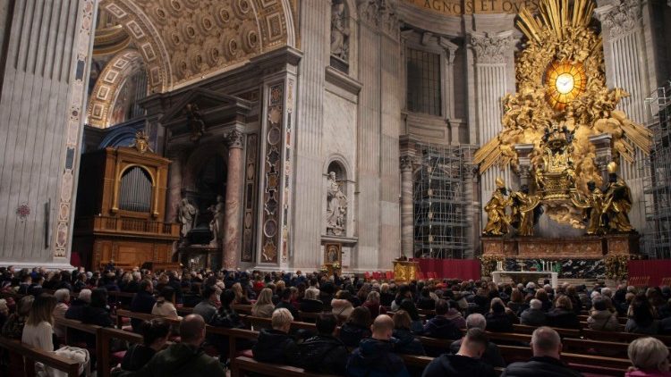 Bei der Messe am Kathedra-Altar