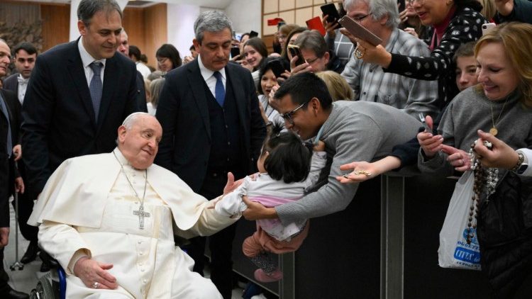 Saludo a los fieles en el Aula Pablo VI
