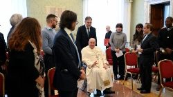 पोप के विश्वव्यापी प्रार्थना नेटवर्क फाऊँडेशन के सदस्यों से मुलाकात करते हुए संत पापा फ्राँसिस