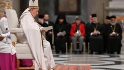 2025.01.25 Ojciec Święty podczas nieszporów w Bazylice św. Pawła za Murami