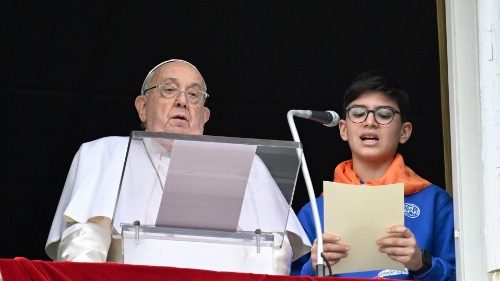 Il Papa si unisce al sogno dei giovani: “I grandi della Terra passino sotto la Porta Santa"