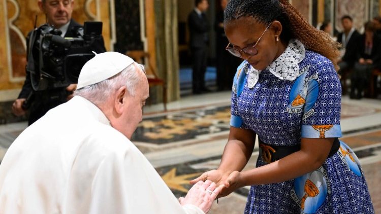Sarah Pelaji wakati alipokutana na kuzungumza na Papa Francisko!
