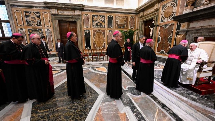 2025.01.30 Papa akutana na walezi na walimu na waseminari wa Majimbio ya Valencia,Orihuela-Alicante,Segorbe-CastellÃ³n,Mallorca,Menorca na Ibiza nchini Hispania.