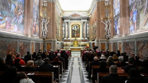 "Iluminados por una gloria oculta", los Ejercicios espirituales de Cuaresma 