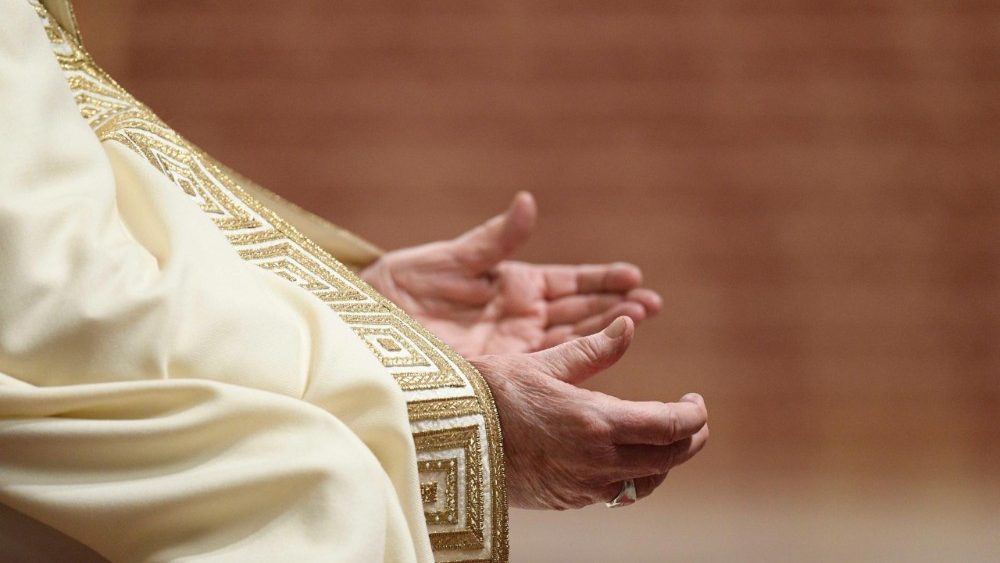 Lors des Premières Vêpres de la fête de la Présentation du Seigneur.