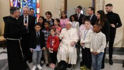 2025.02.03 Papież z dziećmi na rozpoczęciu Międzynarodowego Szczytu Praw Dziecka