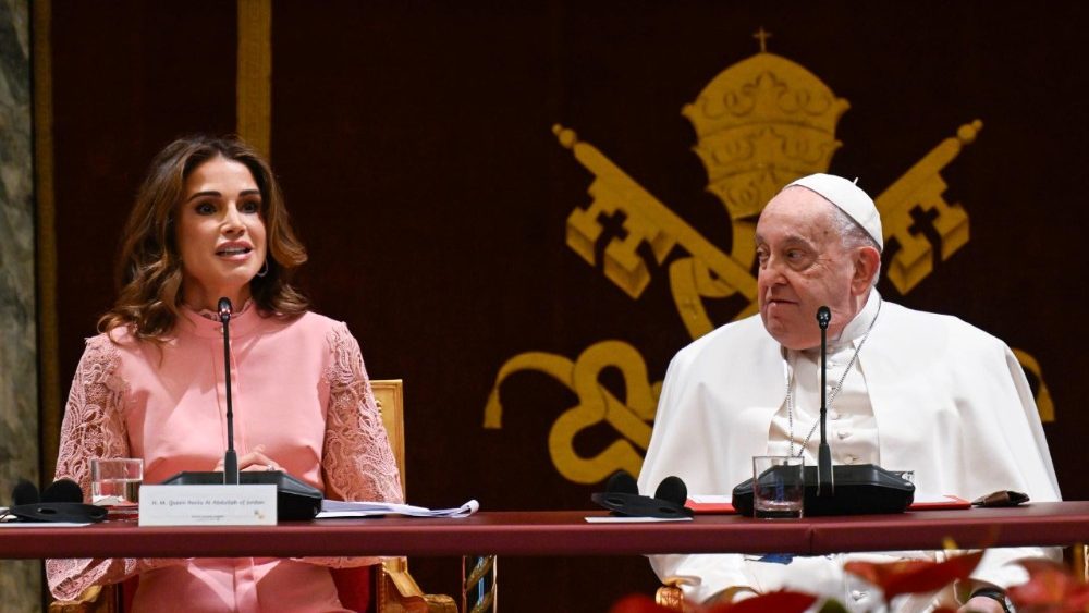 Papež František a jordánská královna Rania Al Abdullah
