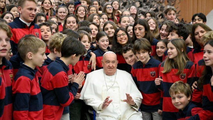 Papa Francisc la audiența generală de miercuri, 5 februarie, din Aula Paul al VI-lea din Vatican, împreună cu un numeros grup de copii