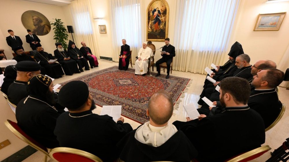 Papa Francisco com os sacerdotes e monges das Igrejas Autocéfalas Orientais