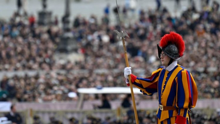 Bei der Messe auf dem Petersplatz