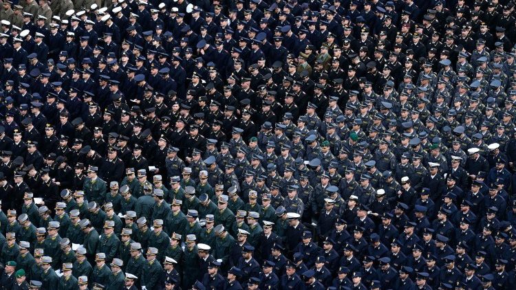 Pápež František pri sv. omši na Jubileu ozbrojených síl 