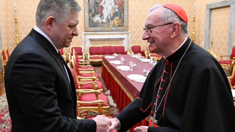 Kardinál Parolin zdraví slovenského premiéra