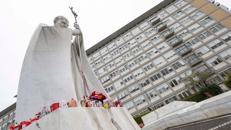 Papież Franciszek przebywa w Klinice Gemelli od 14 lutego
