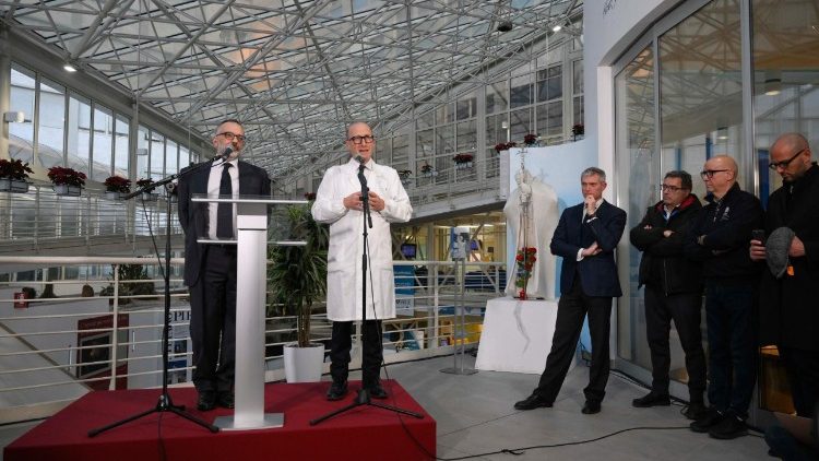 Kikosi kazi cha madaktari kikizungumza na waandishi wa habari 21 Feb.2025