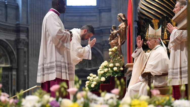 Սուրբ Պատարագ եւ սարկաւագական ձեռնադրութիւն Սուրբ Պետրոս Պազիլիքայի մէջ  