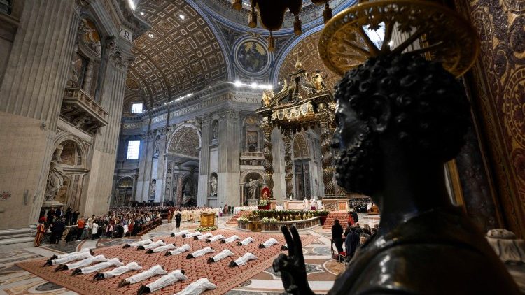 La ordenación de los veintitrés diáconos