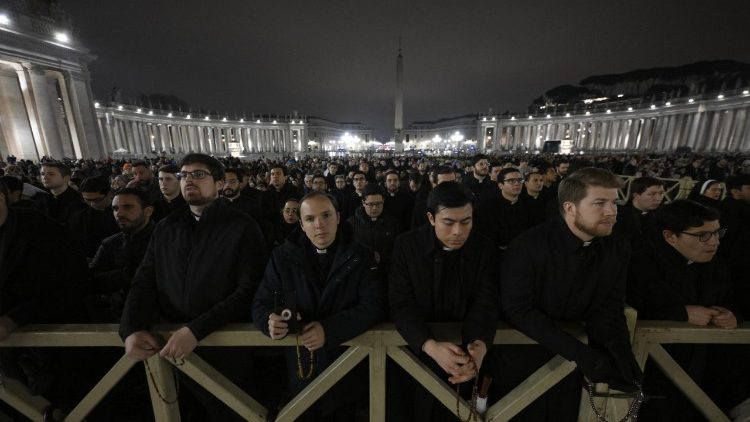 Római szeminaristák imádkoznak együtt a Szentatyáért 