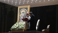 Ibada hii imeongozwa na sura ya Bikira Maria Mama wa Kanisa: Matendo ya uchungu.