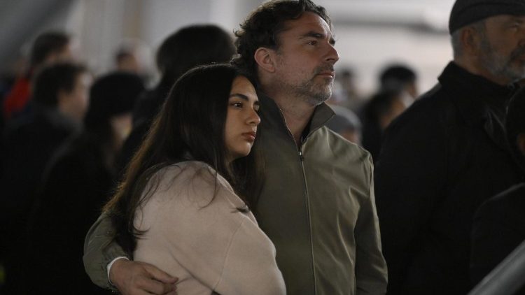 Gläubige auf dem Petersplatz