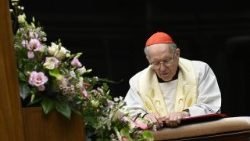 Ibada hii imeongozwa na “Sura ya Bikira Maria Mama wa Kanisa” ili kutafakari mafumbo ya utukufu katika maisha na utume wa Kristo Yesu. 