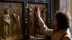 Svatá brána Svatopetrské baziliky, ilustrační foto