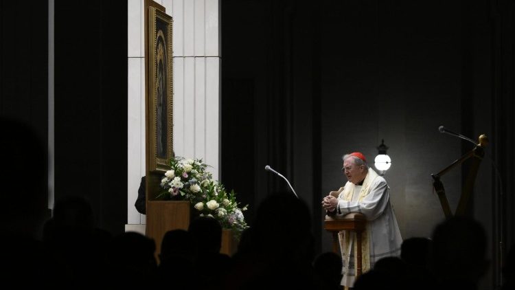 Récitation du chapelet pour la santé du Pape François place Saint-Pierre, mardi 4 mars 2025. 
