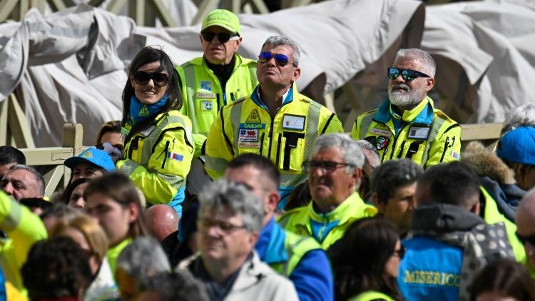 「ボランティア界の聖年」のミサの参加者たち　2025年3月9日　バチカン・聖ペトロ広場