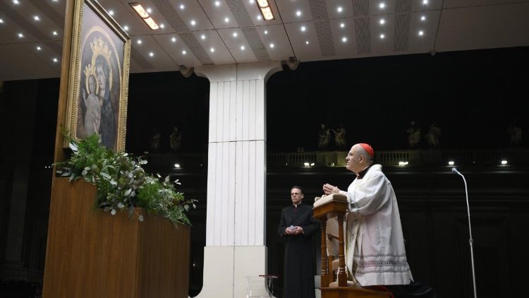 R&eacute;citation du Chapelet place Saint-Pierre