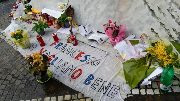 Messages pour le Pape à l'hôpital Gemelli où il est hospitalisé