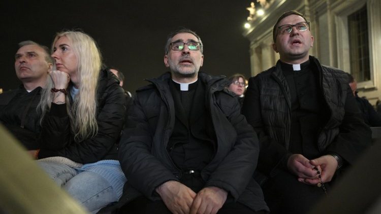 Fedeli al Rosario in Piazza San Pietro