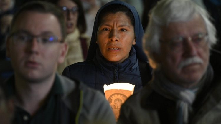 Fedeli al Rosario in Piazza San Pietro