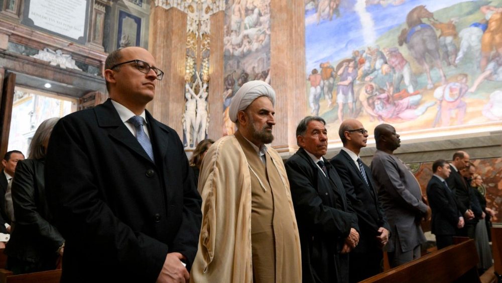 Veleposlanici i diplomati akreditirani pri Svetoj Stolici