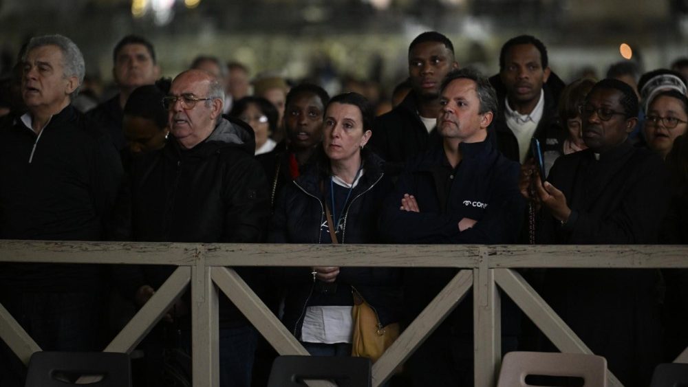 Prière du Chapelet ce samedi 15 mars, place Saint-Pierre.